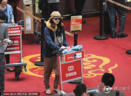 ��ͼ����ʫʫ���ڳ������� ������ȴ����Ь