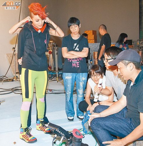 ������췢ģ�·�ŭС�� ����ͣ˫�Ų�����(ͼ)