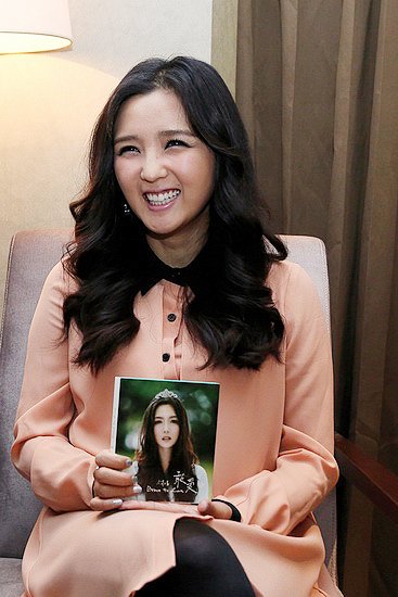 �ν��Ϻ������µ� �ܵ�������Ů��������������