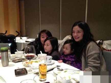 ��ޱĸŮ������һ�Ҿ۲� С�������̵������ۡ�